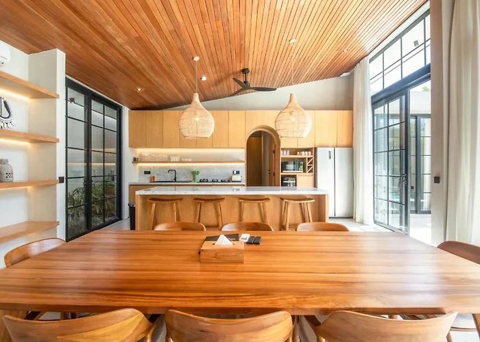 Luxurious 5br Boho Sanctuary, Near Bingin